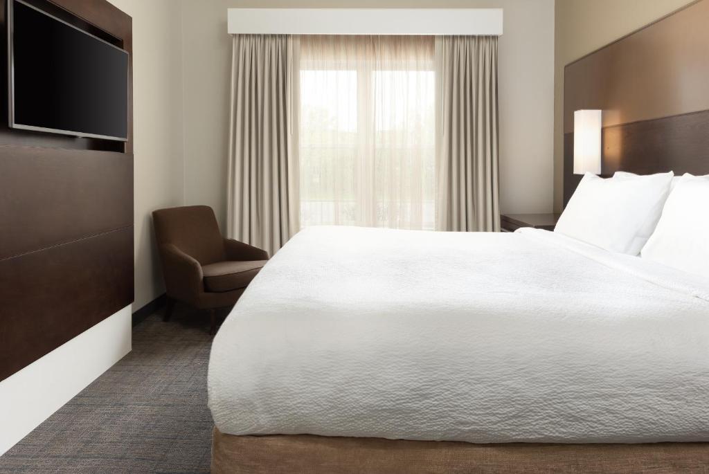 Postel nebo postele na pokoji v ubytování Residence Inn by Marriott Columbus Polaris