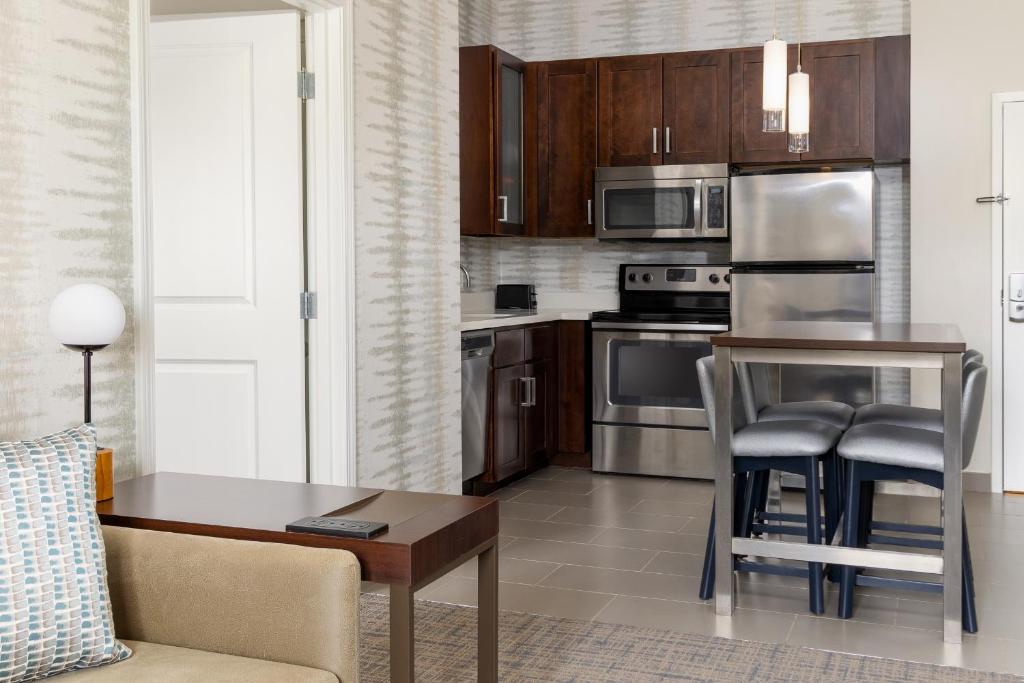 Kuchyň nebo kuchyňský kout v ubytování Residence Inn by Marriott Columbus Polaris