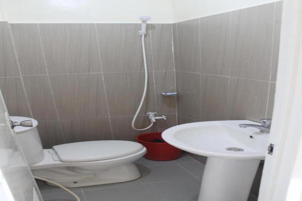 Koupelna v ubytování Super OYO Townhouse OAK Hotel Fiducia Pondok Gede