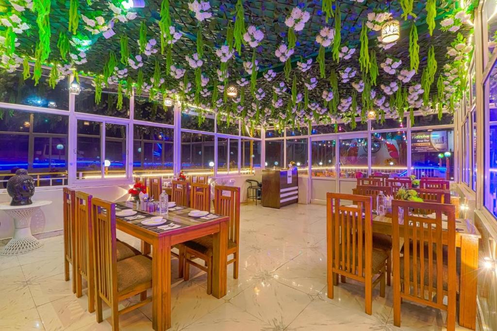 Restaurace v ubytování Vidisha home stay and Flavors cafe& dine