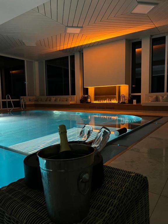 Der Swimmingpool an oder in der Nähe von Hotel Saigerhöh Wellness Spa Golf Wandern über dem Titisee
