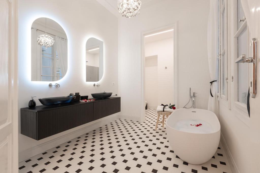 Ένα μπάνιο στο Jonathan Luxury Apartment Trieste Station