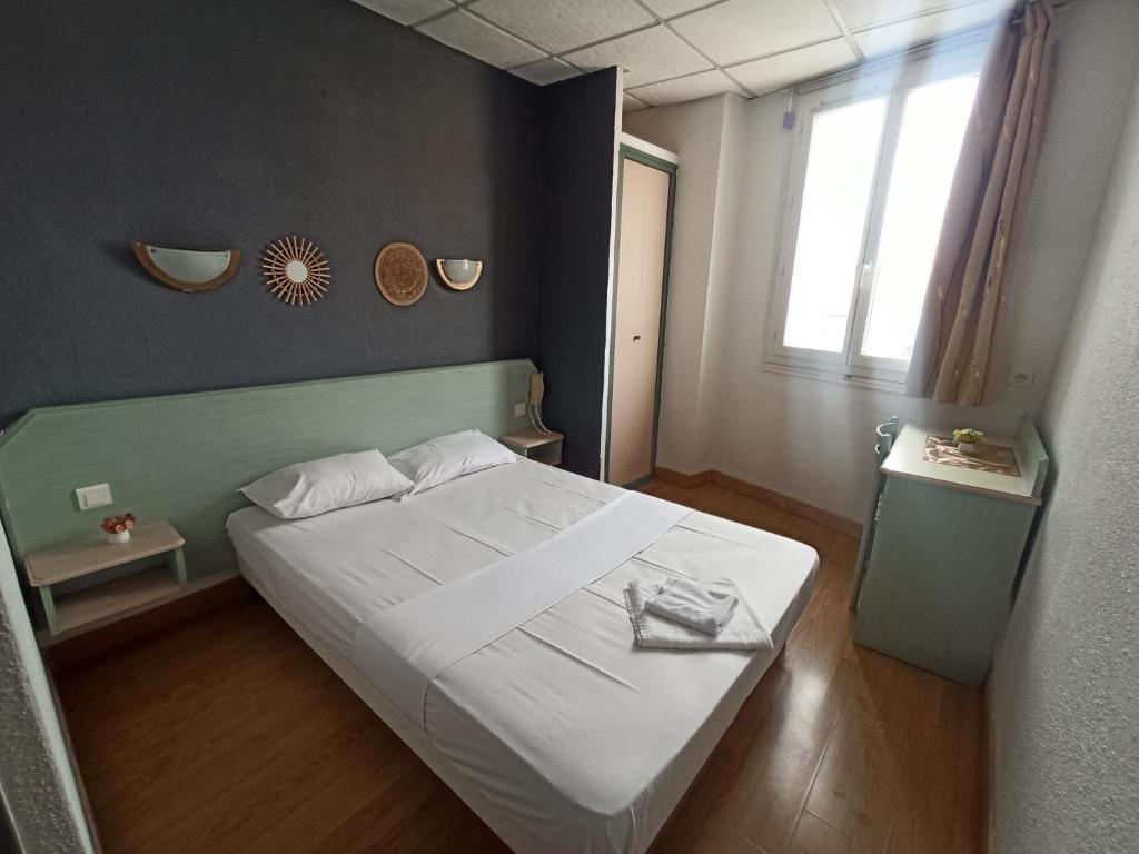Postel nebo postele na pokoji v ubytování Hotel Saint Jean Baptiste