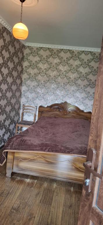 Postel nebo postele na pokoji v ubytování Valodia Guest House In Mestia