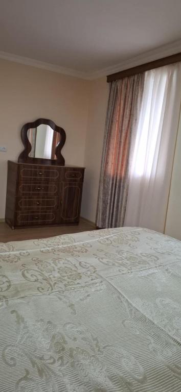 Postel nebo postele na pokoji v ubytování Valodia Guest House In Mestia