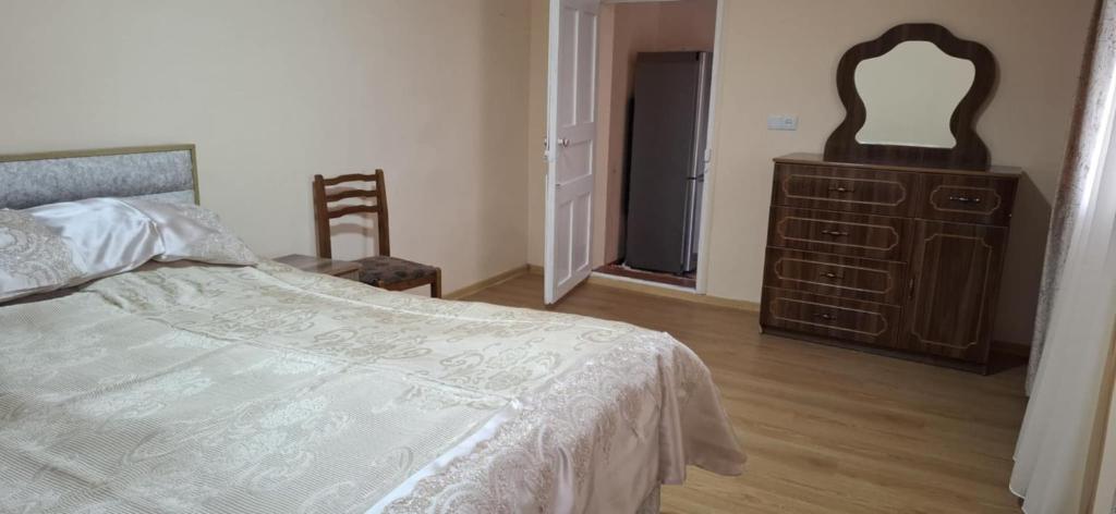 Postel nebo postele na pokoji v ubytování Valodia Guest House In Mestia