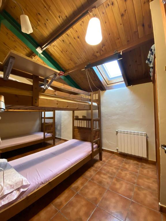 Postel nebo postele na pokoji v ubytování Albergue Peña Castil