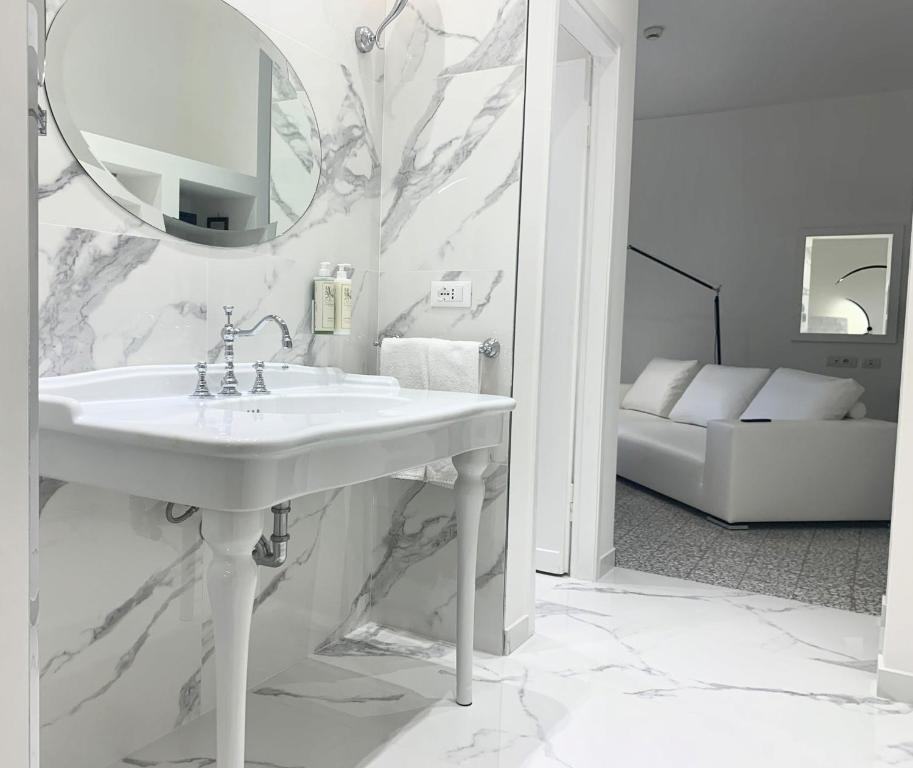 Postel nebo postele na pokoji v ubytování Eveline 2 - Piscina Privata o Jacuzzi