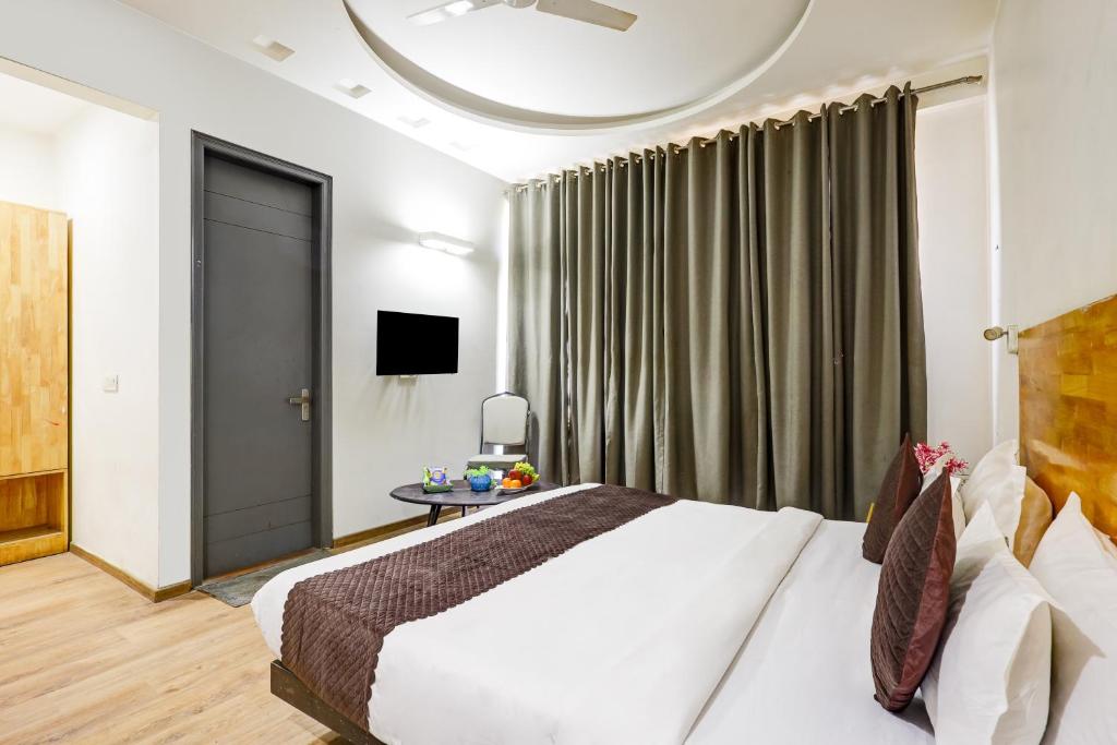 Postel nebo postele na pokoji v ubytování Hotel Wedlock Sector - 47