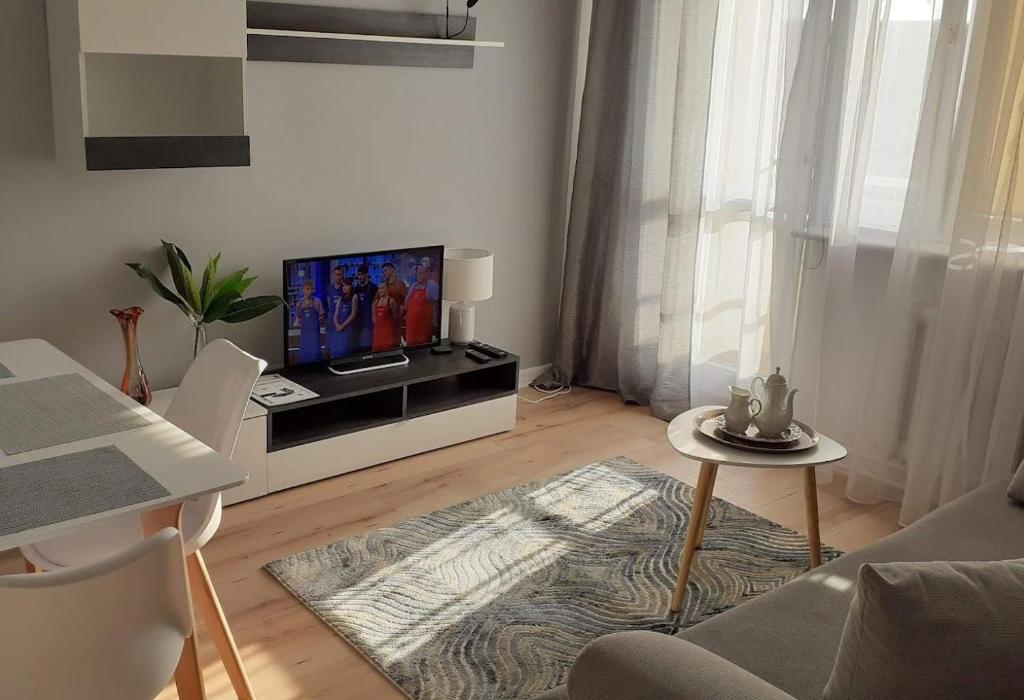 Телевізор і / або розважальний центр в Apartament M-3 CENTRUM - 38m2