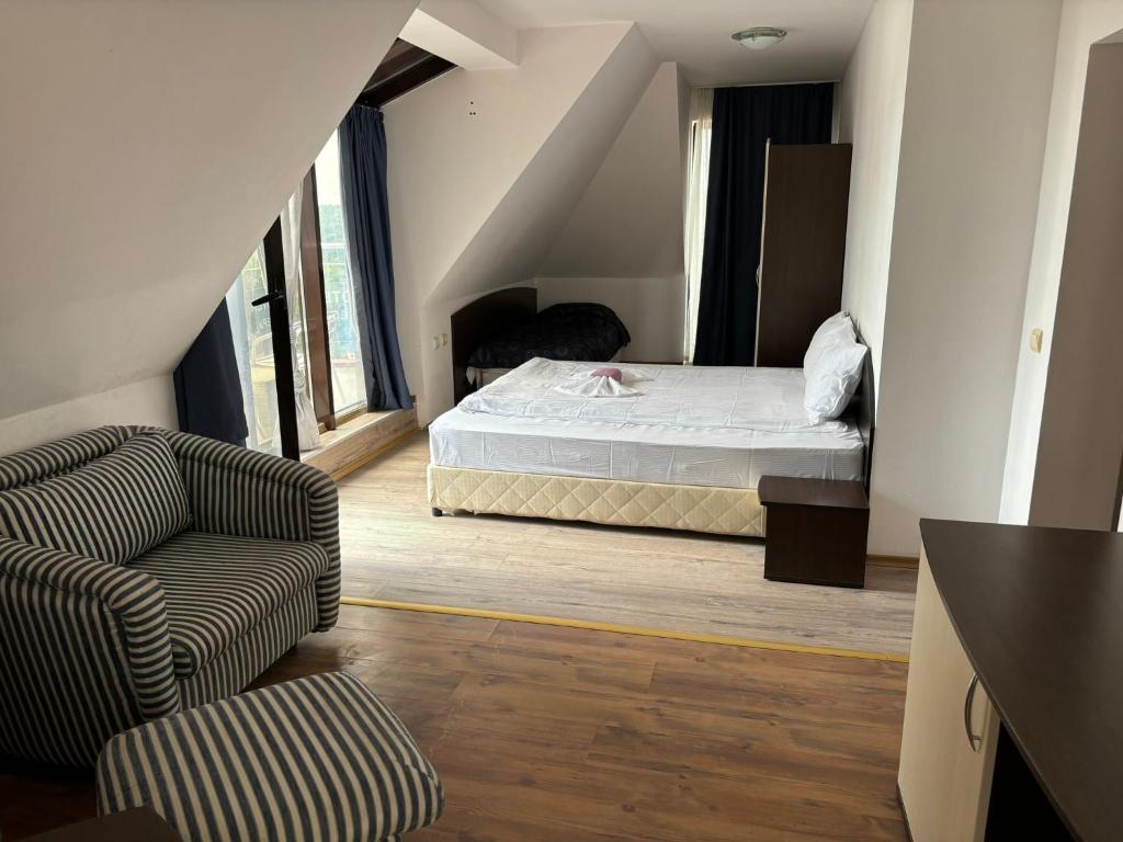 Ένα ή περισσότερα κρεβάτια σε δωμάτιο στο Семеен хотел Катерини