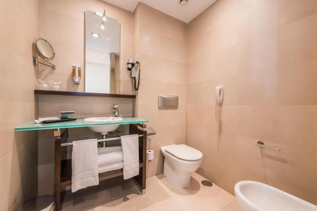 Un baño de Hotel Mercader