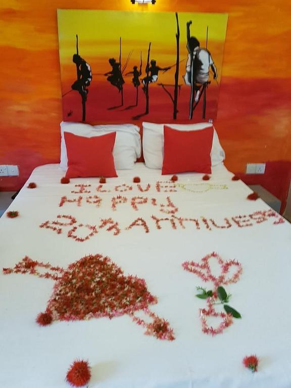 Postel nebo postele na pokoji v ubytování Maple Leaf Hotel