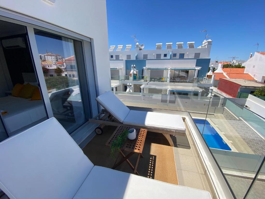 Πισίνα στο ή κοντά στο Villas do Mar O