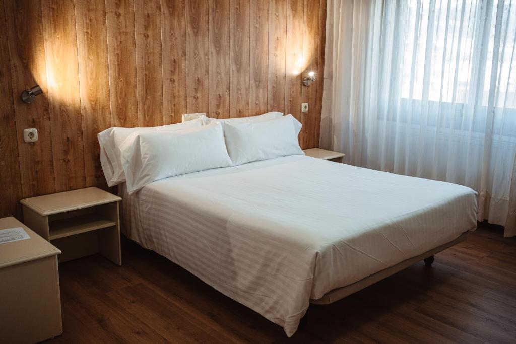 Ένα ή περισσότερα κρεβάτια σε δωμάτιο στο Hotel Scala