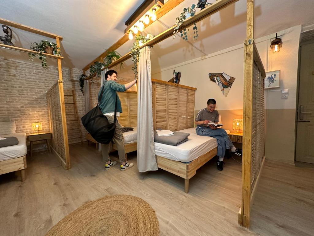 Postel nebo postele na pokoji v ubytování Baloo Hostel