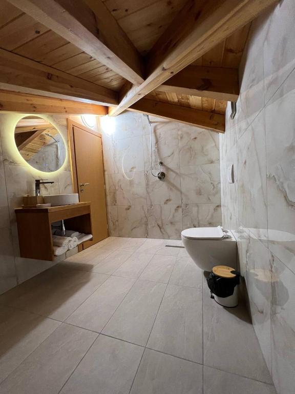 Koupelna v ubytování Tringa Guesthouse - Mrizi i Zanave
