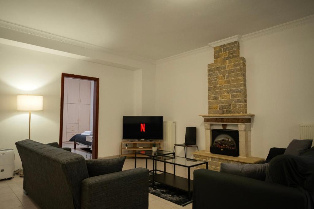 TV a/nebo společenská místnost v ubytování Spacious home