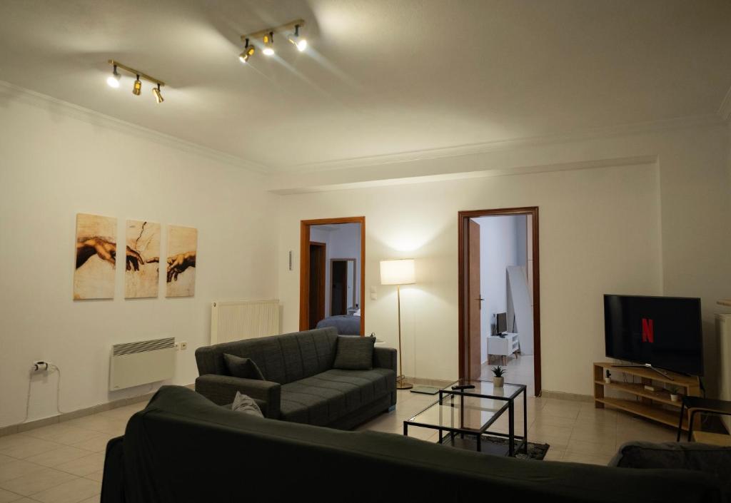 TV a/nebo společenská místnost v ubytování Spacious home