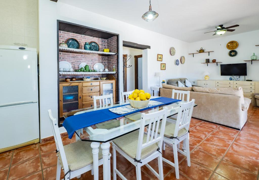 Kuchyň nebo kuchyňský kout v ubytování Cubo's Finca La Viña Angulo