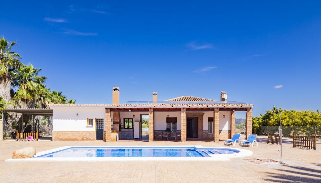 Bazén v ubytování Cubo's Finca La Viña Angulo nebo v jeho okolí