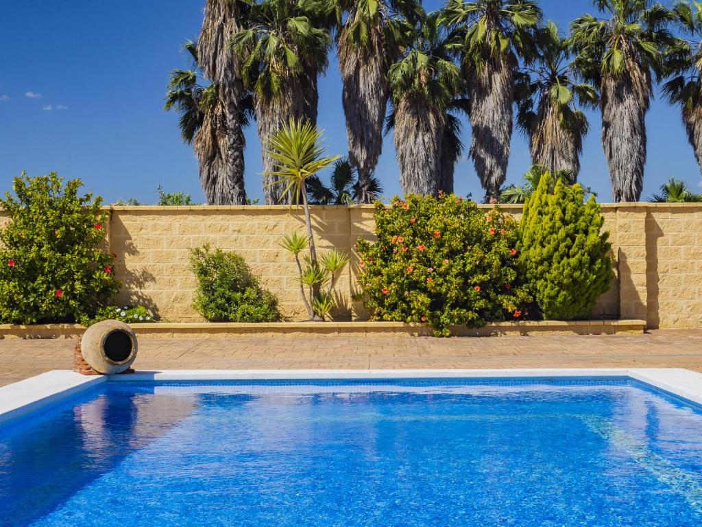 Bazén v ubytování Cubo's Finca La Viña Angulo nebo v jeho okolí