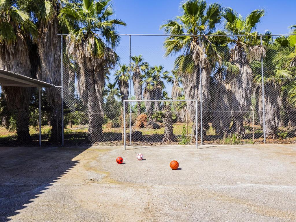 Tenis a/nebo squash v ubytování Cubo's Finca La Viña Angulo nebo okolí