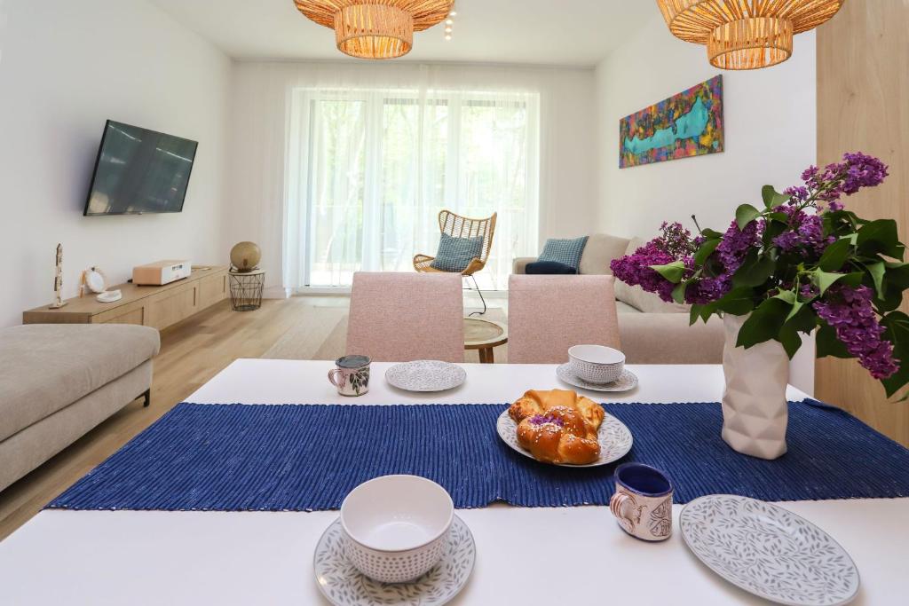 TV a/nebo společenská místnost v ubytování Platán Experience Apartman with lakeview