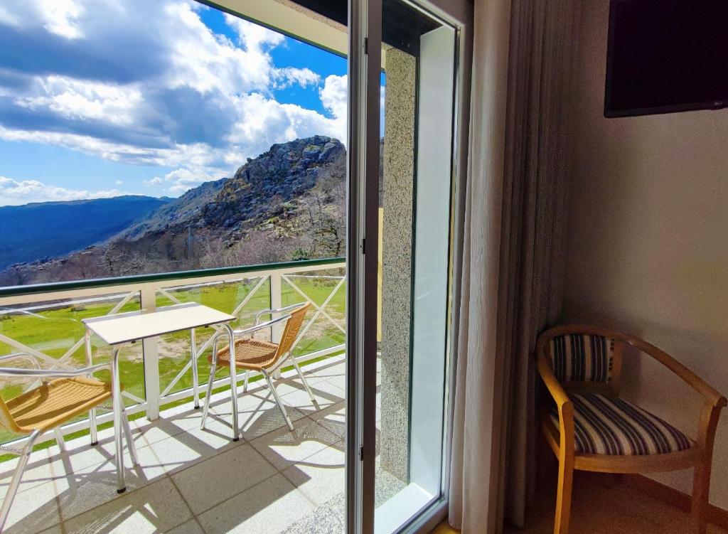Nespecifikovaný výhled na hory nebo výhled na hory při pohledu z hotelu