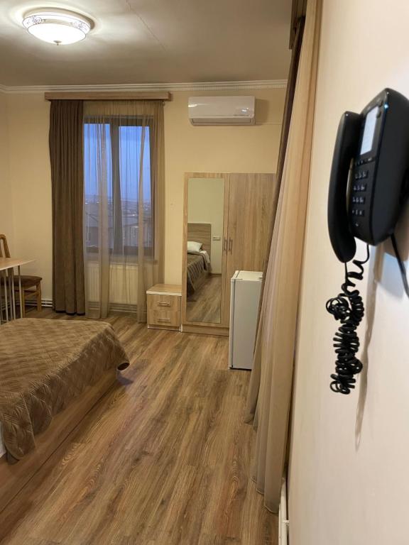 TV a/nebo společenská místnost v ubytování DECCA Hotel