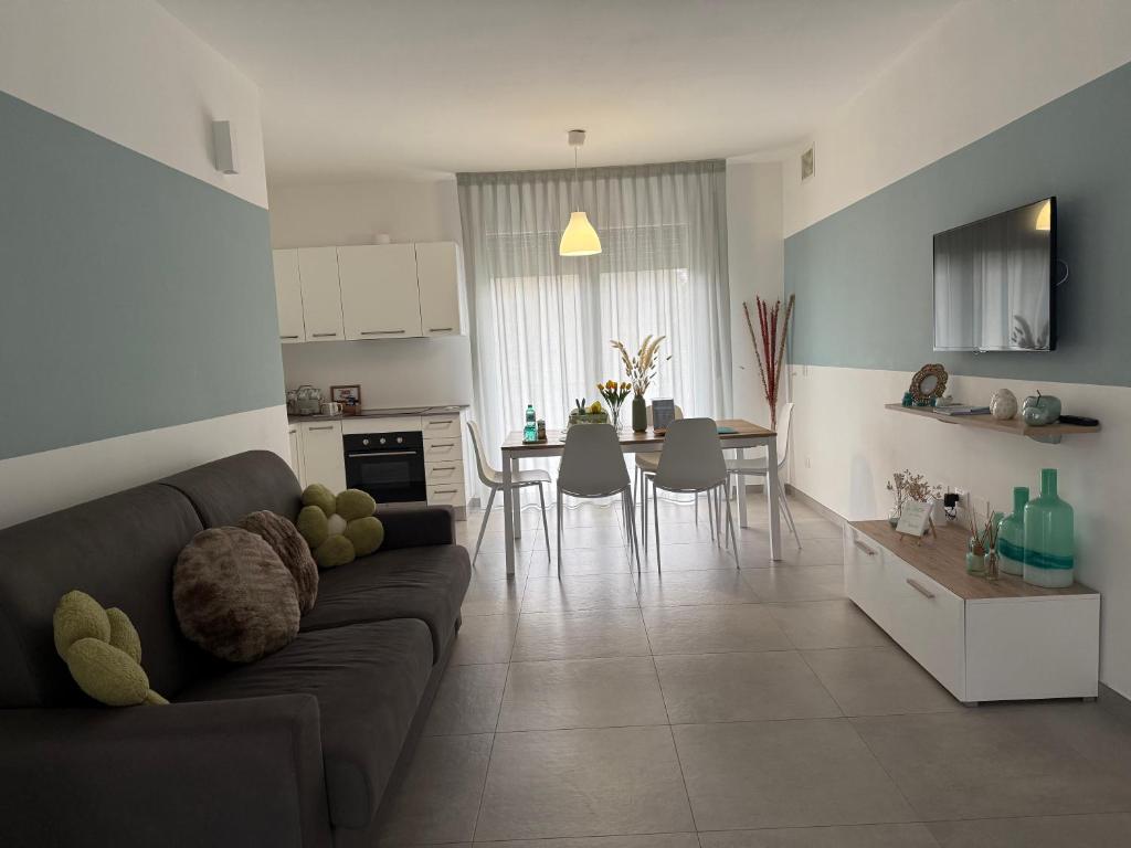 Kuchyň nebo kuchyňský kout v ubytování "La Terrazza di Via Roma" Delta del Po - Private Parking