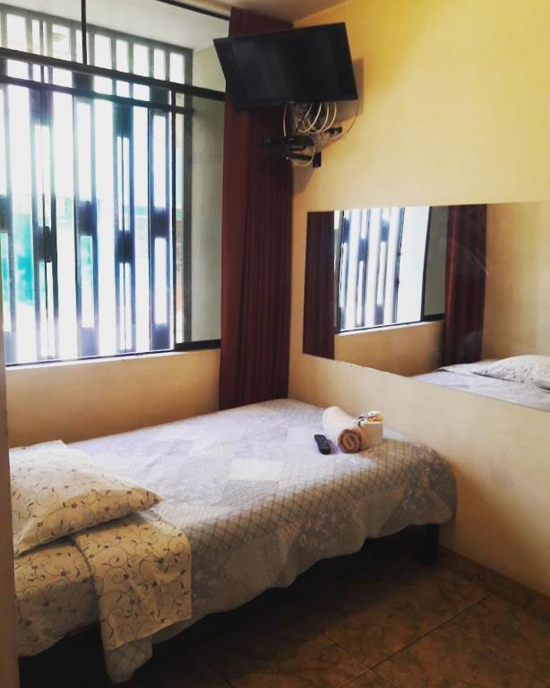 Postel nebo postele na pokoji v ubytování Hostal Kmr