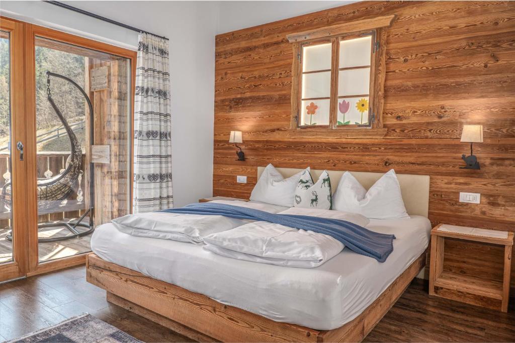 Postel nebo postele na pokoji v ubytování Alpine Mountain Chalet