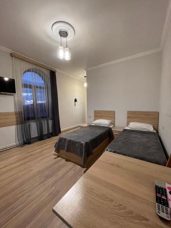 Postel nebo postele na pokoji v ubytování DECCA Hotel