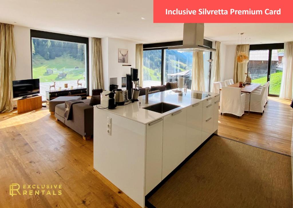 Příslušenství pro přípravu čaje a kávy v ubytování Schooren des Alpes Luxury Penthouses & Apartments with SPA & Pools close Ischgl