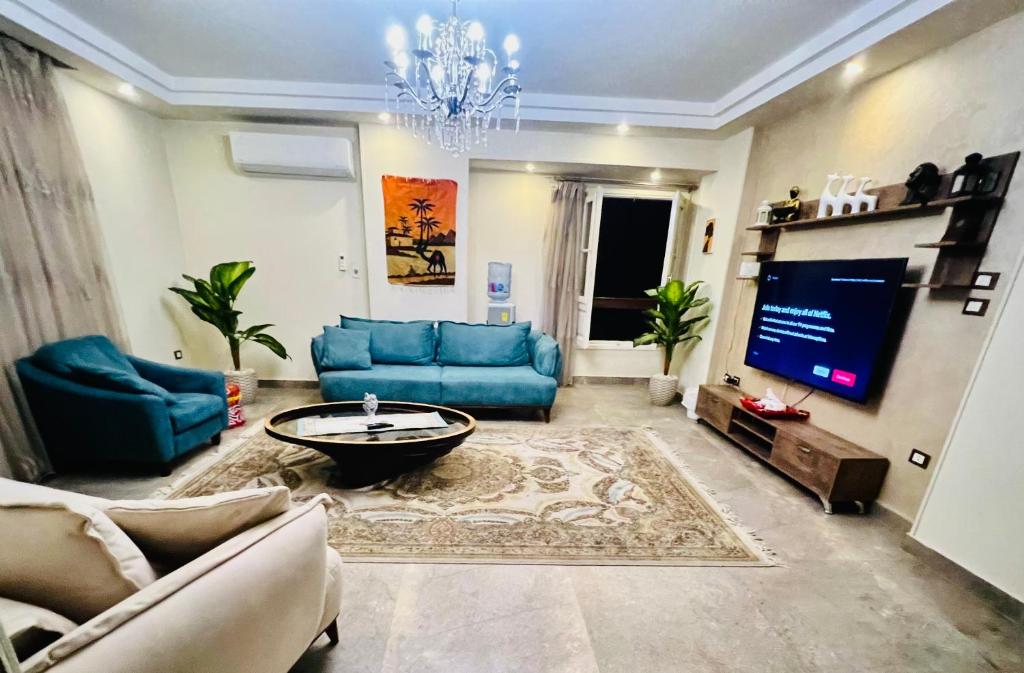 TV a/nebo společenská místnost v ubytování Cairo Airport Inn