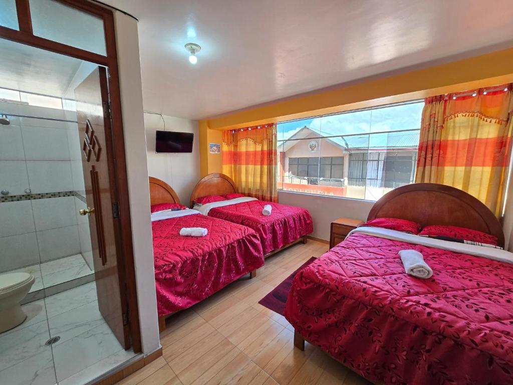 Postel nebo postele na pokoji v ubytování HOSTAL ACUARIUS PUNO
