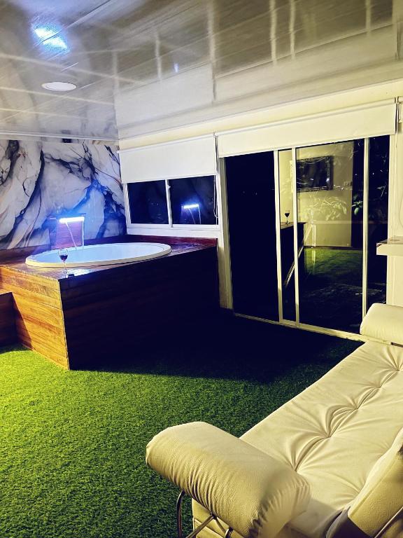 Istumisnurk majutusasutuses Glamping La Reserva