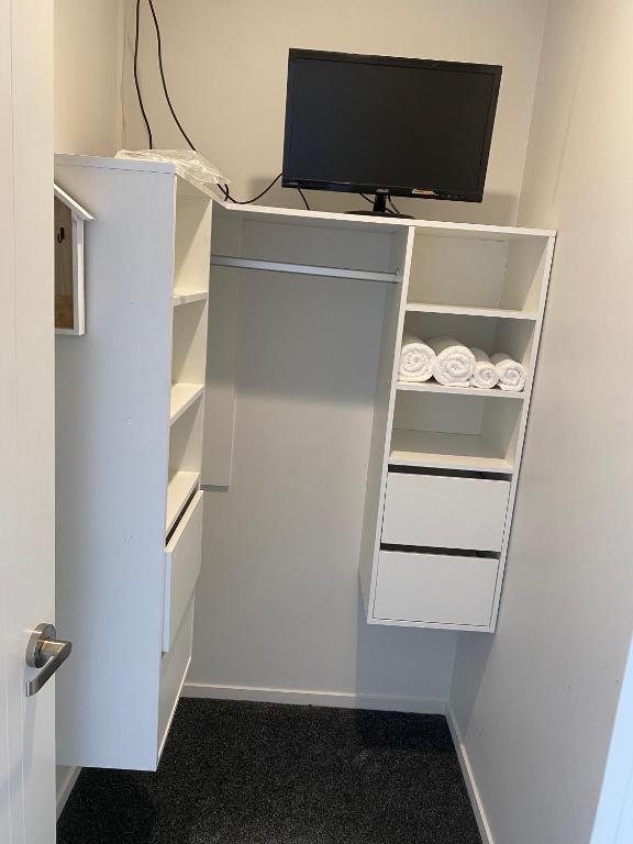 CozyNest4-private entrance and bath - Resim 12