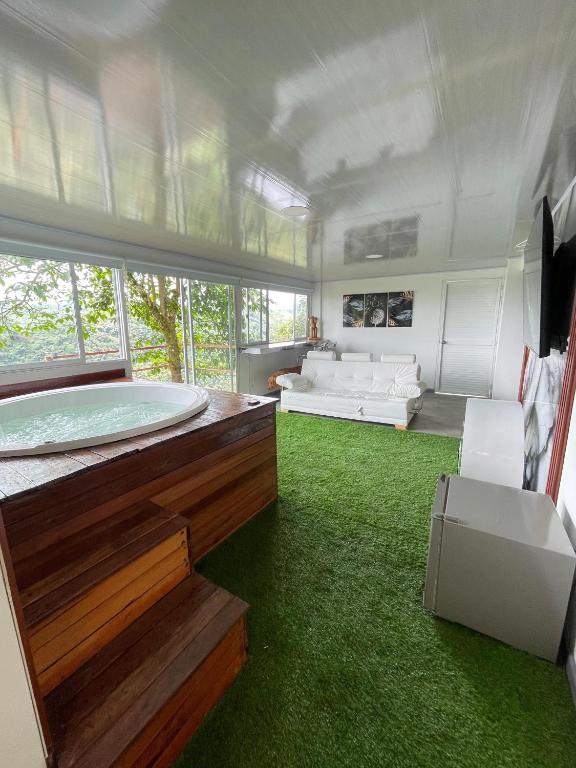 Istumisnurk majutusasutuses Glamping La Reserva