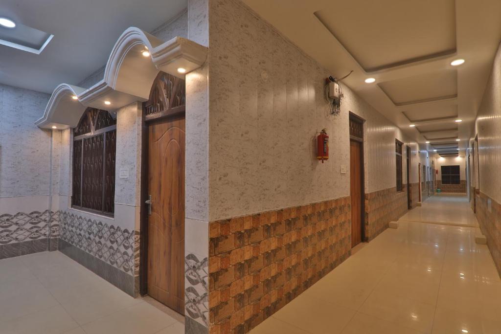 Fotografie z fotogalerie ubytování Hotel Ramayan Premium Best Family Hotels with Free Pickup From Ayodhya Dham Railway Station v destinaci Ayodhya