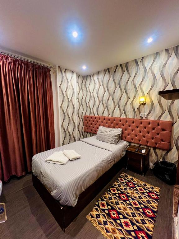 Postel nebo postele na pokoji v ubytování Grand Pyramids Inn