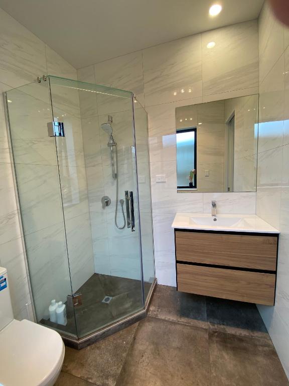 Koupelna v ubytování CozyNest3 -Private entrance and bath