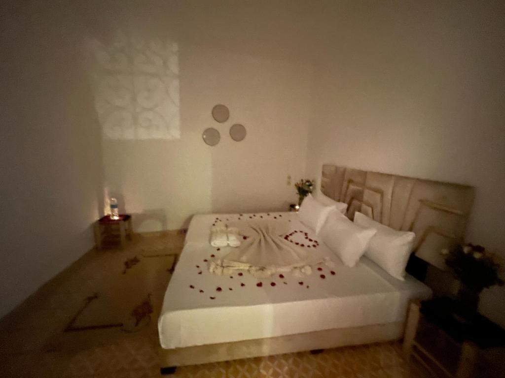 Postel nebo postele na pokoji v ubytování Red Vibes Hostel Marrakech