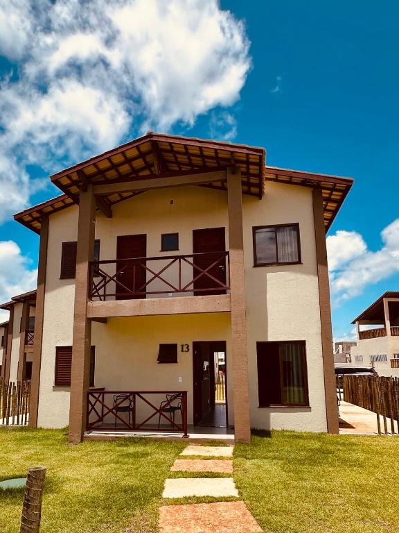 a house with a balcony on top of it at Sorte e Amaro in Santo Amaro