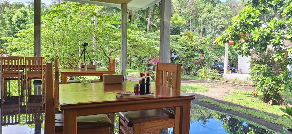 Aed väljaspool majutusasutust Tangkoko Hideaway Cottage