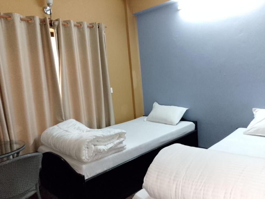 Postel nebo postele na pokoji v ubytování Royal Orbit Resort Pvt Ltd Pokhara