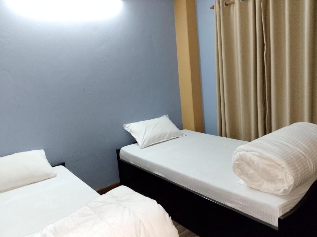 Postel nebo postele na pokoji v ubytování Royal Orbit Resort Pvt Ltd Pokhara