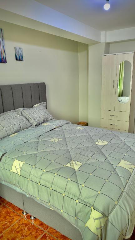 Happy House - Three-Bedroom Apartment