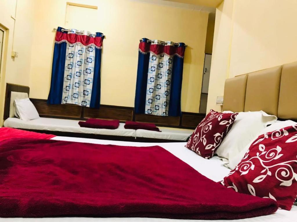 Postel nebo postele na pokoji v ubytování Hotel mystique inn